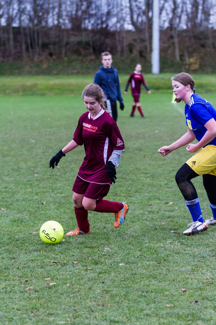 Bild 210 - B-Juniorinnen TSV Gnutz o.W. - SV Henstedt Ulzburg II : Ergebnis: ca. 5:0